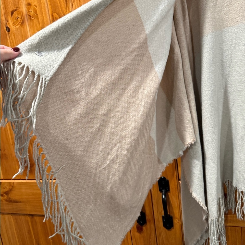 Soia & Kyo Cream Textured Shawl - Picture 4 of 6